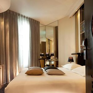 Zimmer mit Kingsize-Bett