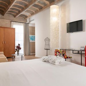 Zimmer mit Kingsize-Bett