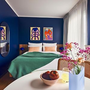 Mittelgroßes Zimmer mit Kingsize-Bett