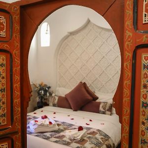 Zimmer mit Kingsize-Bett