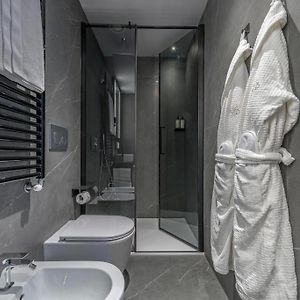 Zimmer mit Kingsize-Bett
