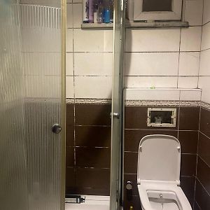 Zimmer mit Kingsize-Bett