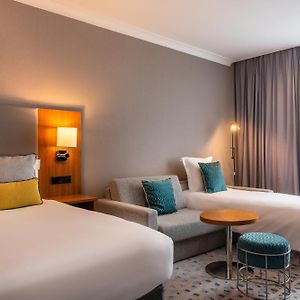 Zimmer mit Kingsize-Bett