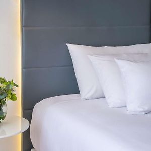 Zimmer mit Kingsize-Bett