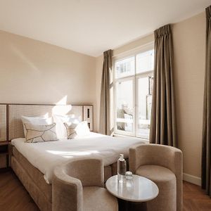 Zimmer mit Kingsize-Bett