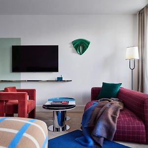 Zimmer mit Kingsize-Bett