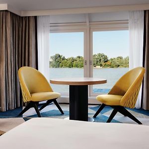 Deluxe Zimmer mit Kingsize-Bett
