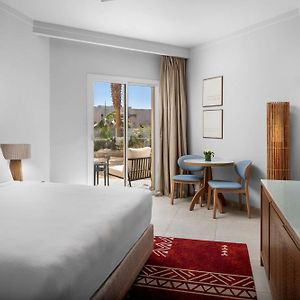 Zimmer mit Kingsize-Bett