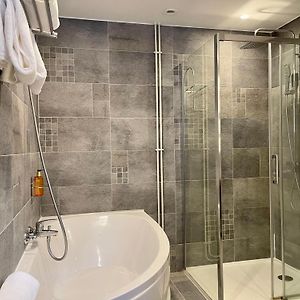 Deluxe Zimmer mit Kingsize-Bett