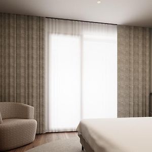Zimmer mit Kingsize-Bett