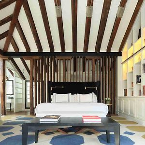 Zimmer mit Kingsize-Bett