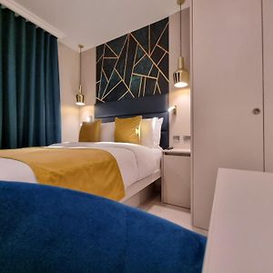 Signature Suite