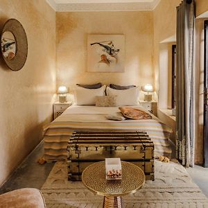 Zimmer mit Kingsize-Bett