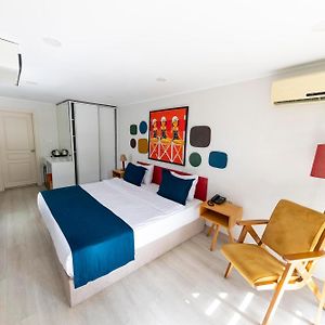 Zimmer mit Kingsize-Bett