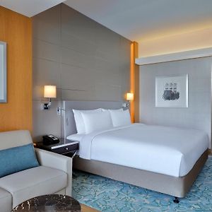 Gästezimmer mit Kingsize-Bett