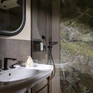 Eiffelturm Zimmer mit Kingsize-Bett