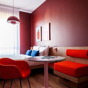 Mittelgroßes Zimmer mit Queensize-Bett