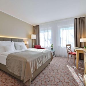Zimmer mit Kingsize-Bett
