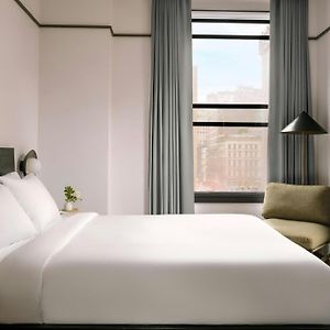 Großzügiges Zimmer mit Queensize-Bett