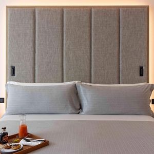 Zimmer mit Kingsize-Bett