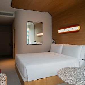 Zimmer mit Kingsize-Bett