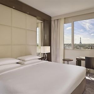 Eiffelturm Zimmer mit Kingsize-Bett