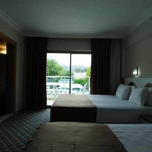 Zimmer mit Kingsize-Bett