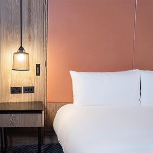 Zimmer mit Kingsize-Bett