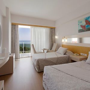 Zimmer mit Kingsize-Bett