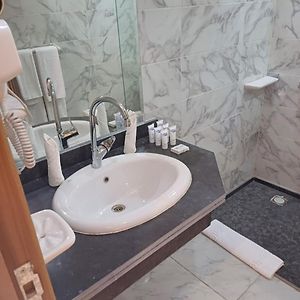 Deluxe Zimmer mit Kingsize-Bett