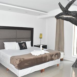 Zimmer mit Kingsize-Bett