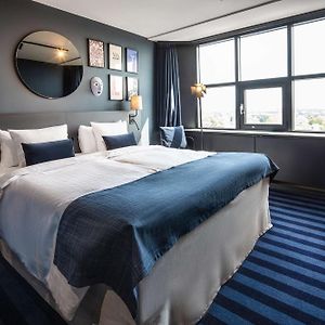 Standard Zimmer mit Kingsize-Bett im oberen Stock