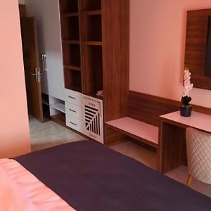 Deluxe Zimmer mit Kingsize-Bett