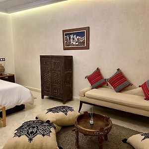 Standard Zimmer mit Kingsize-Bett