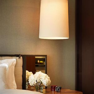 Zimmer mit Kingsize-Bett