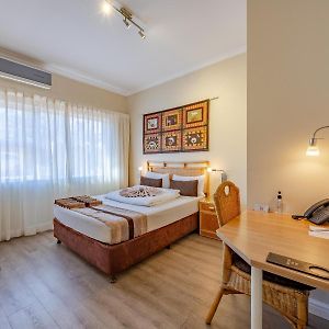 Zimmer mit Kingsize-Bett