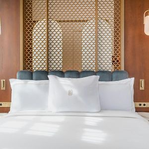 Eck-Zimmer mit Kingsize-Bett