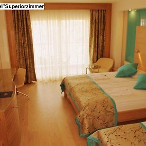 Superior Zimmer mit Kingsize-Bett