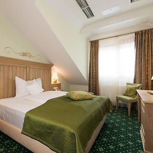 Standard Zimmer mit Kingsize-Bett