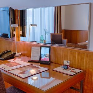Gemütliches Urban Zimmer mit Kingsize-Bett