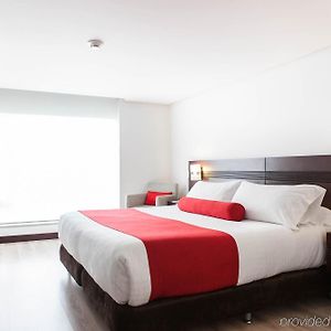 Zimmer mit Kingsize-Bett