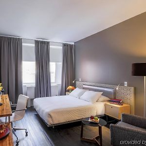 Zimmer mit Kingsize-Bett