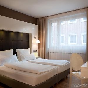 Zimmer mit Kingsize-Bett