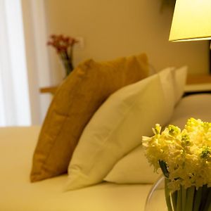 Zimmer mit Kingsize-Bett