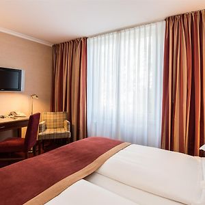 Standard Zimmer mit Kingsize-Bett
