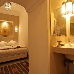 Zimmer mit Kingsize-Bett