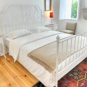 Zimmer mit Kingsize-Bett