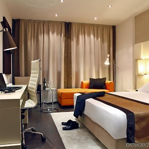Zimmer mit Kingsize-Bett