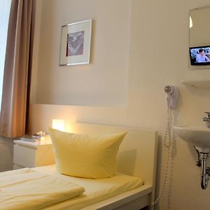 Zimmer mit Kingsize-Bett