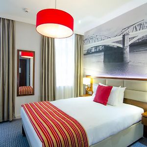 Standard Zimmer mit Kingsize-Bett